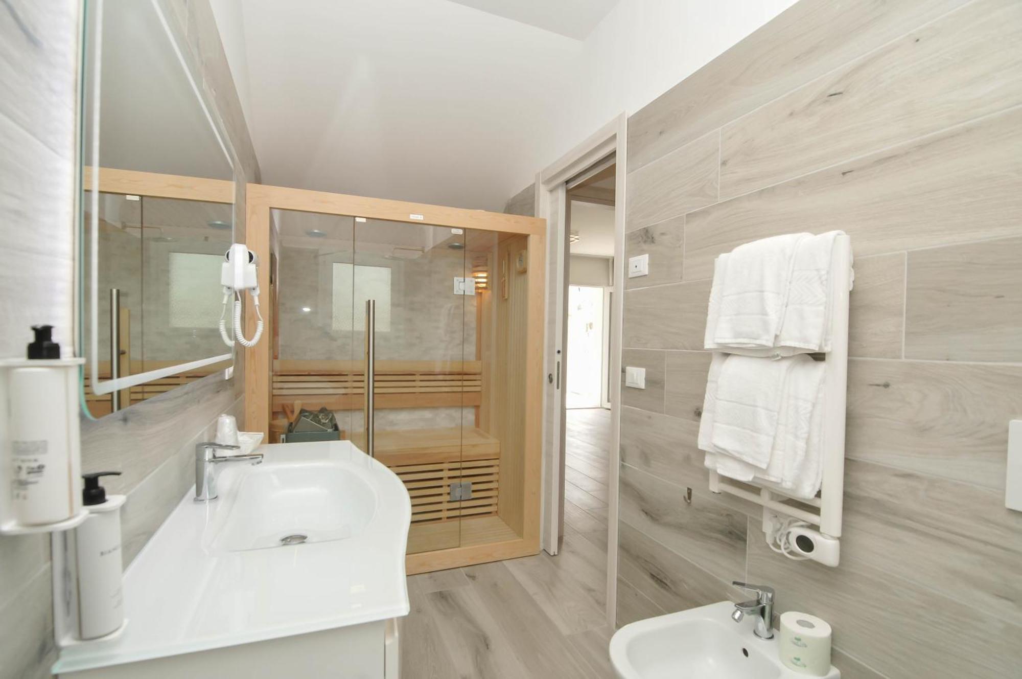Marina Suites & Apartments 4 Stelle S Caorle Dış mekan fotoğraf